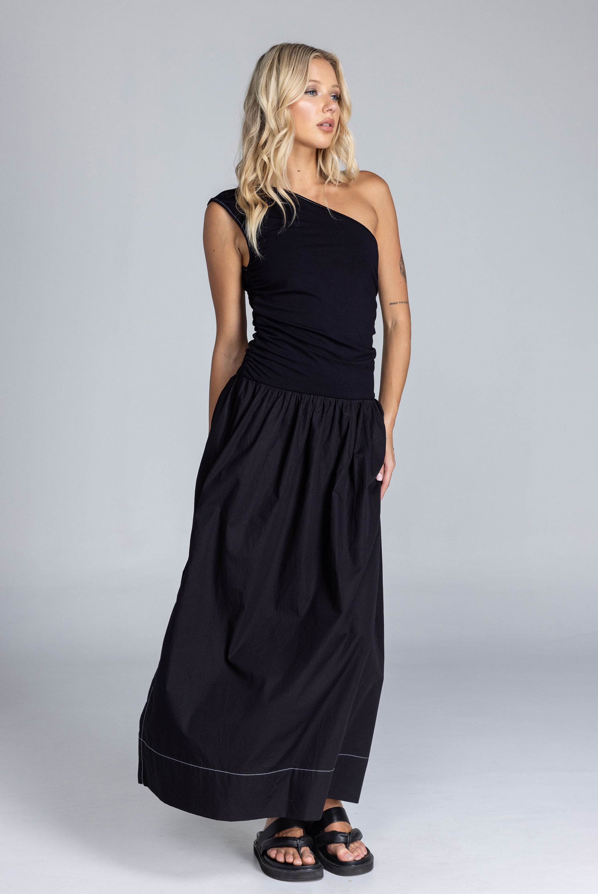 Between Heartbeats Dress - Black