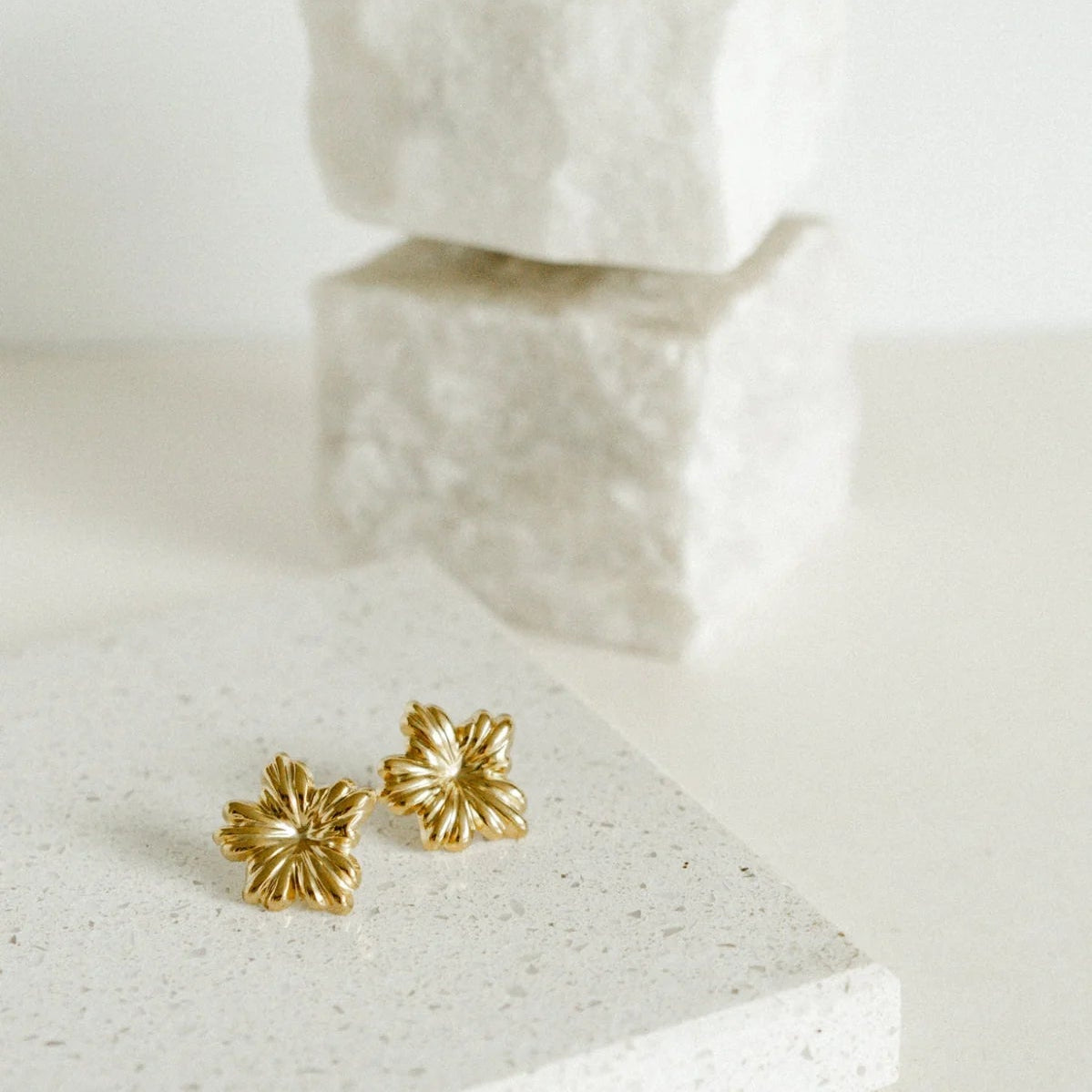 Castel & Co - Flower Earrings - Gold