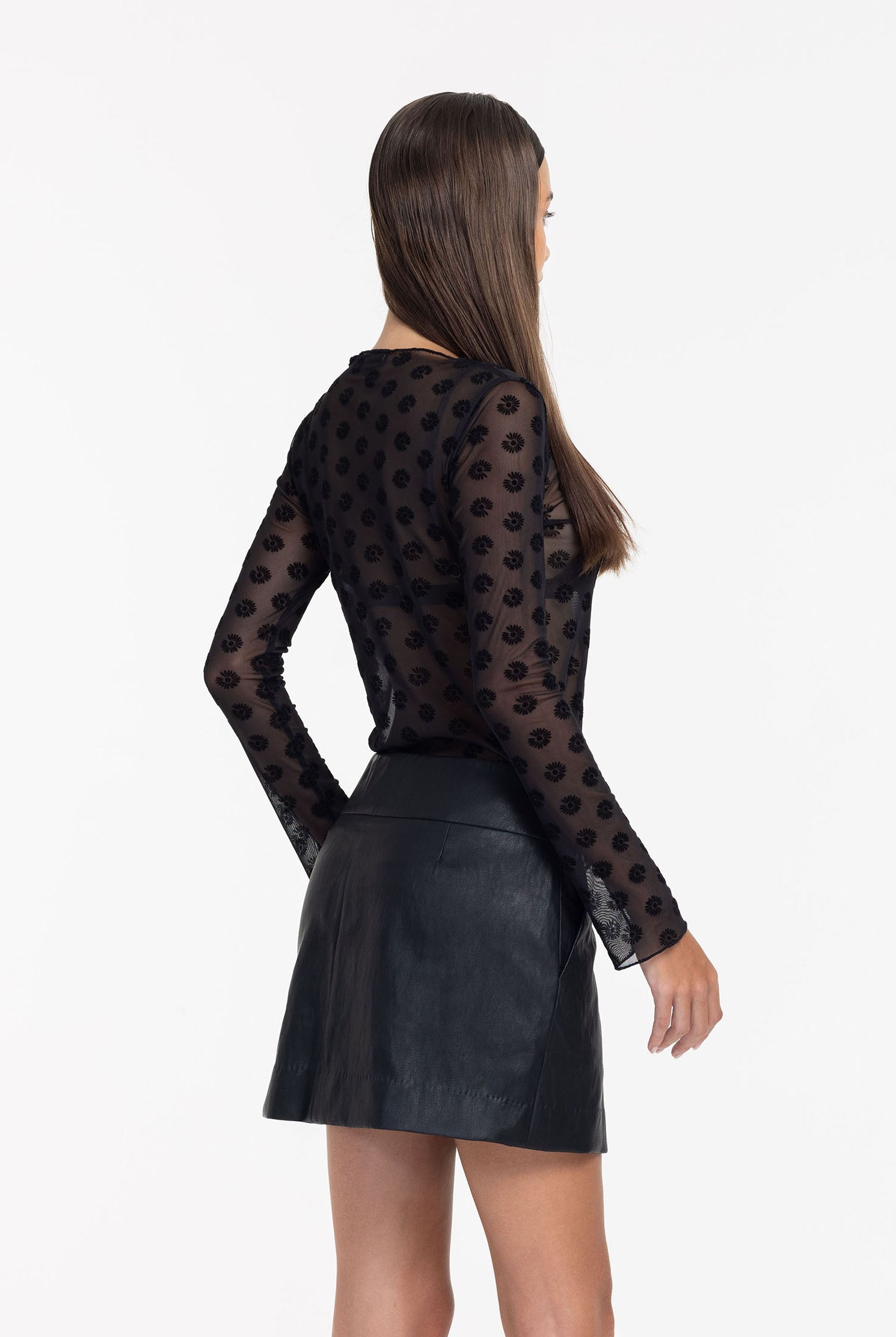 PRE-ORDER Gigi Top - Black Daisy Flower