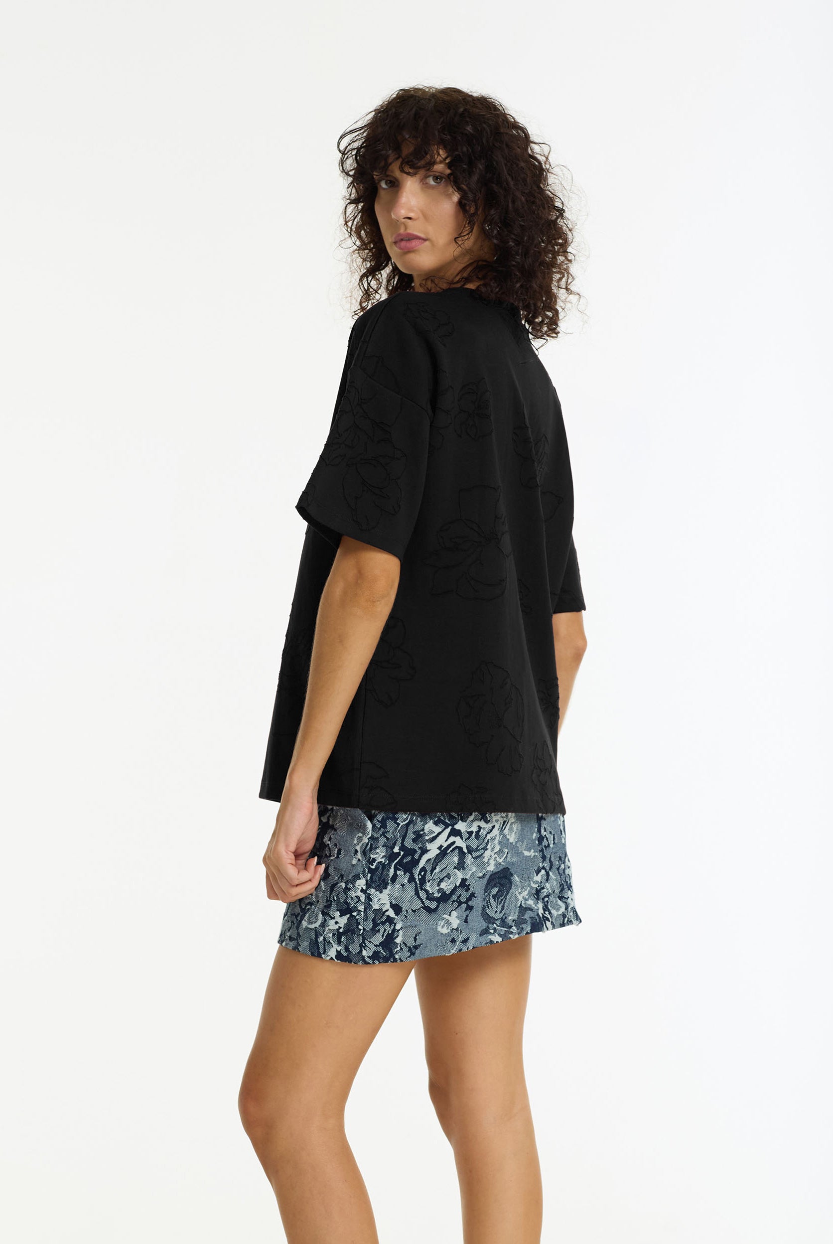 Off Duty Flora Textured Tee | Black