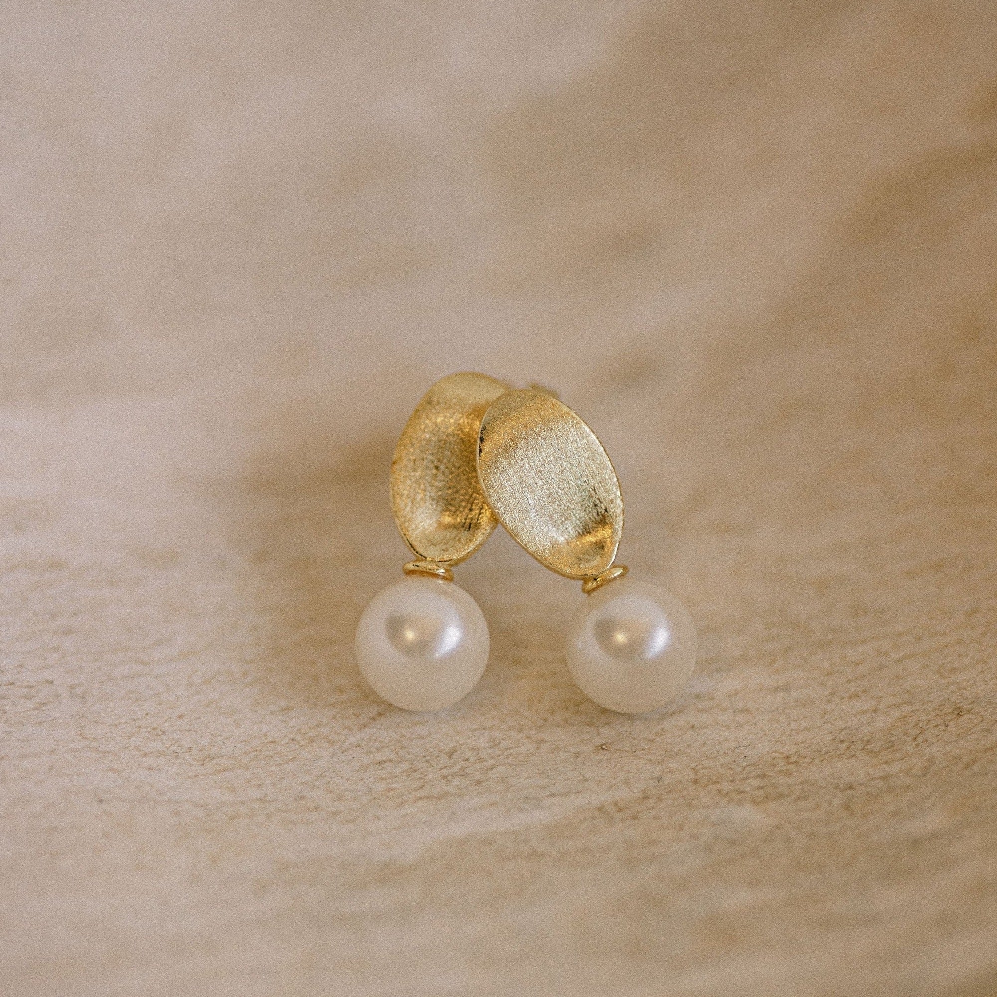 Silver Linings - Miro Pearl Earrings - Gold