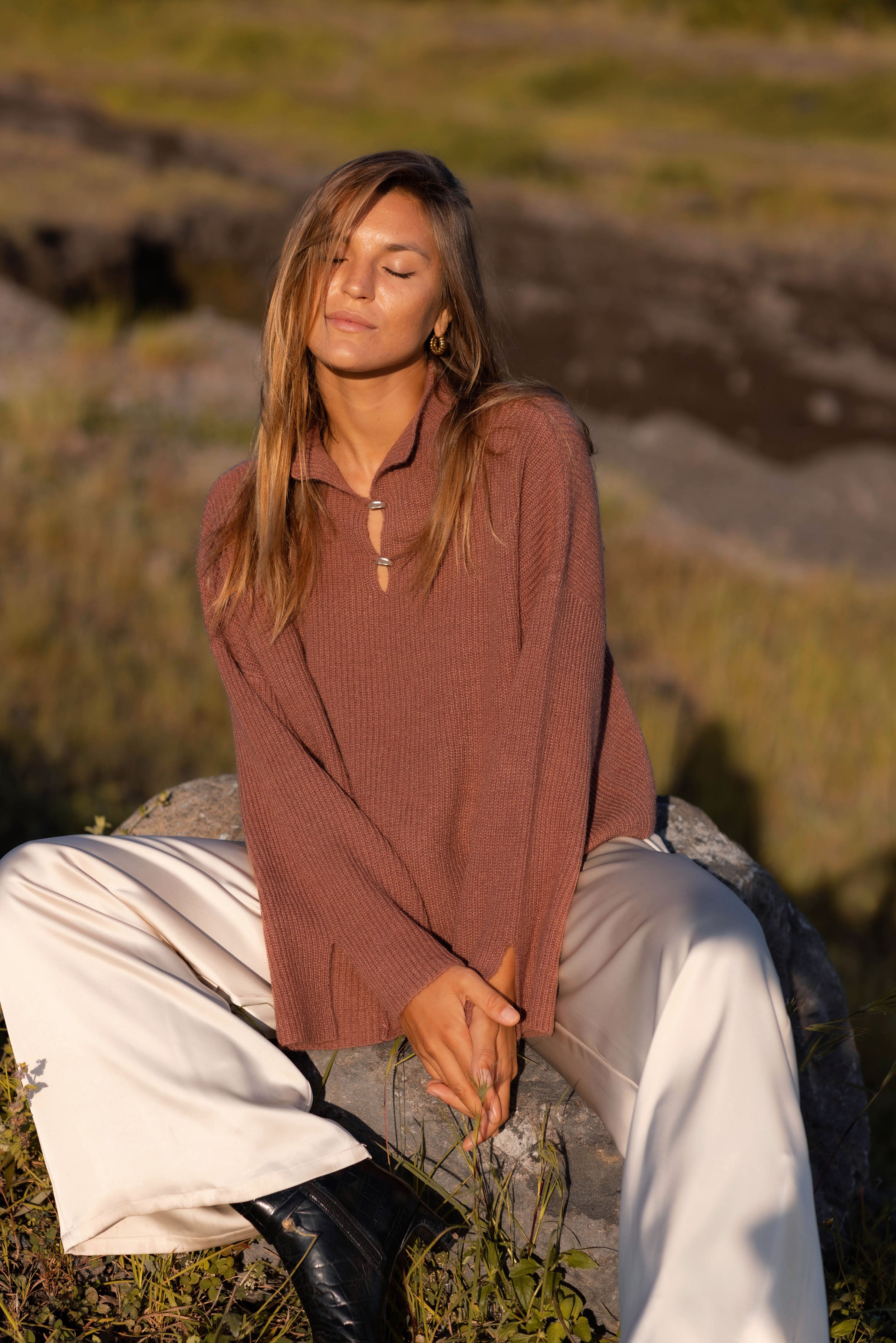 United Allure Sweater - Rosy Brown