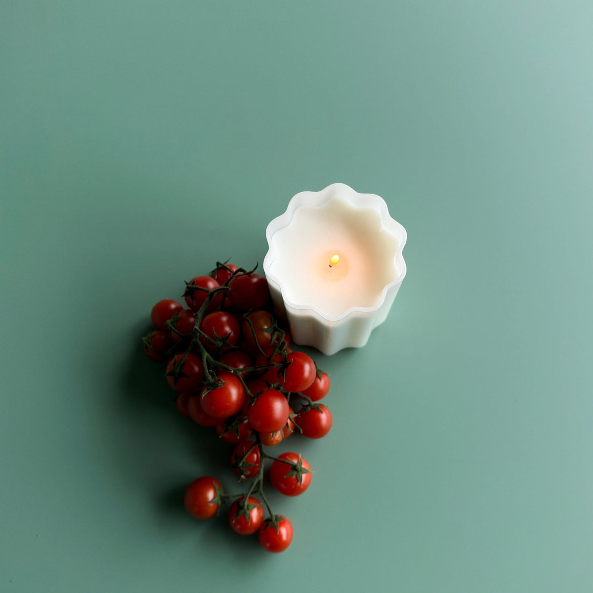 Fazeek | Wave Candle | Tomato Leaf + Amber