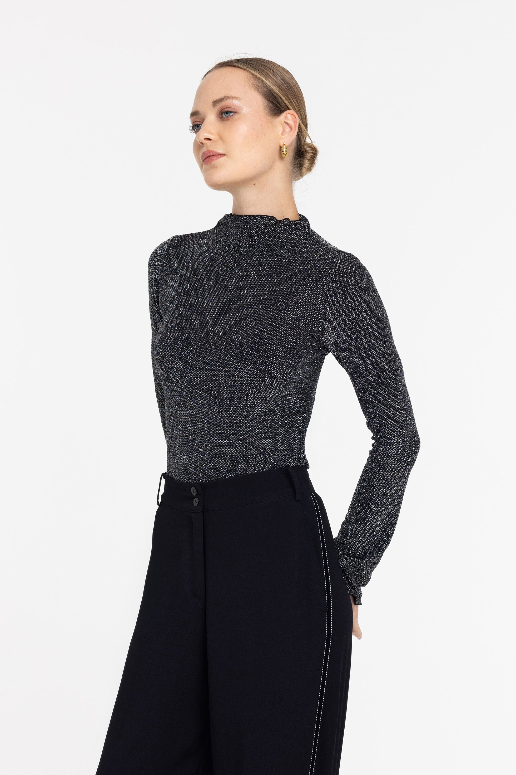 A Little Bit More Top - Black/Silver Lurex