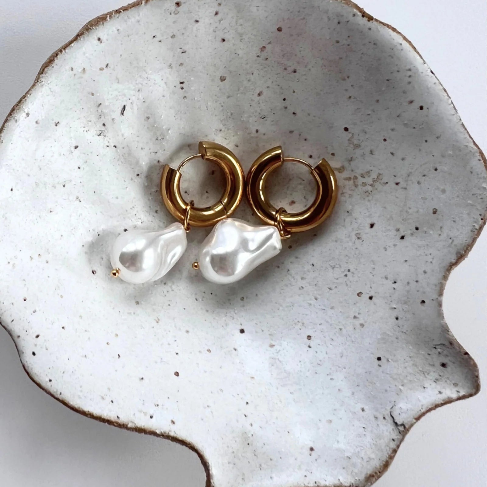 Castel & Co - Pearl Earrings - Gold