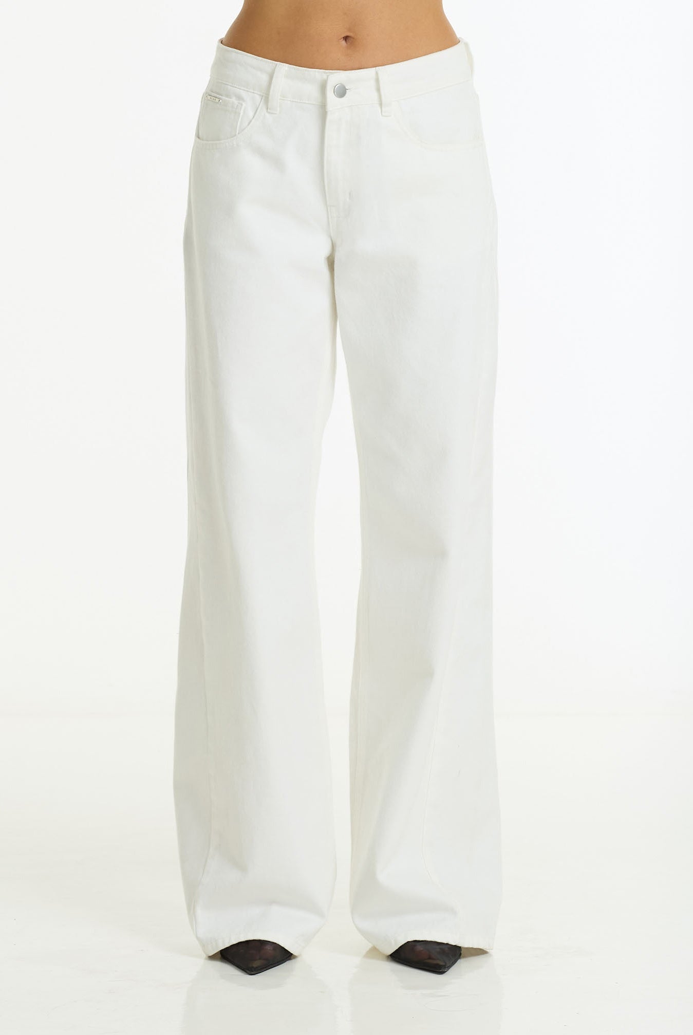 A front view of a women wearing the Drew Wide Leg Jean in light cream by BLAK