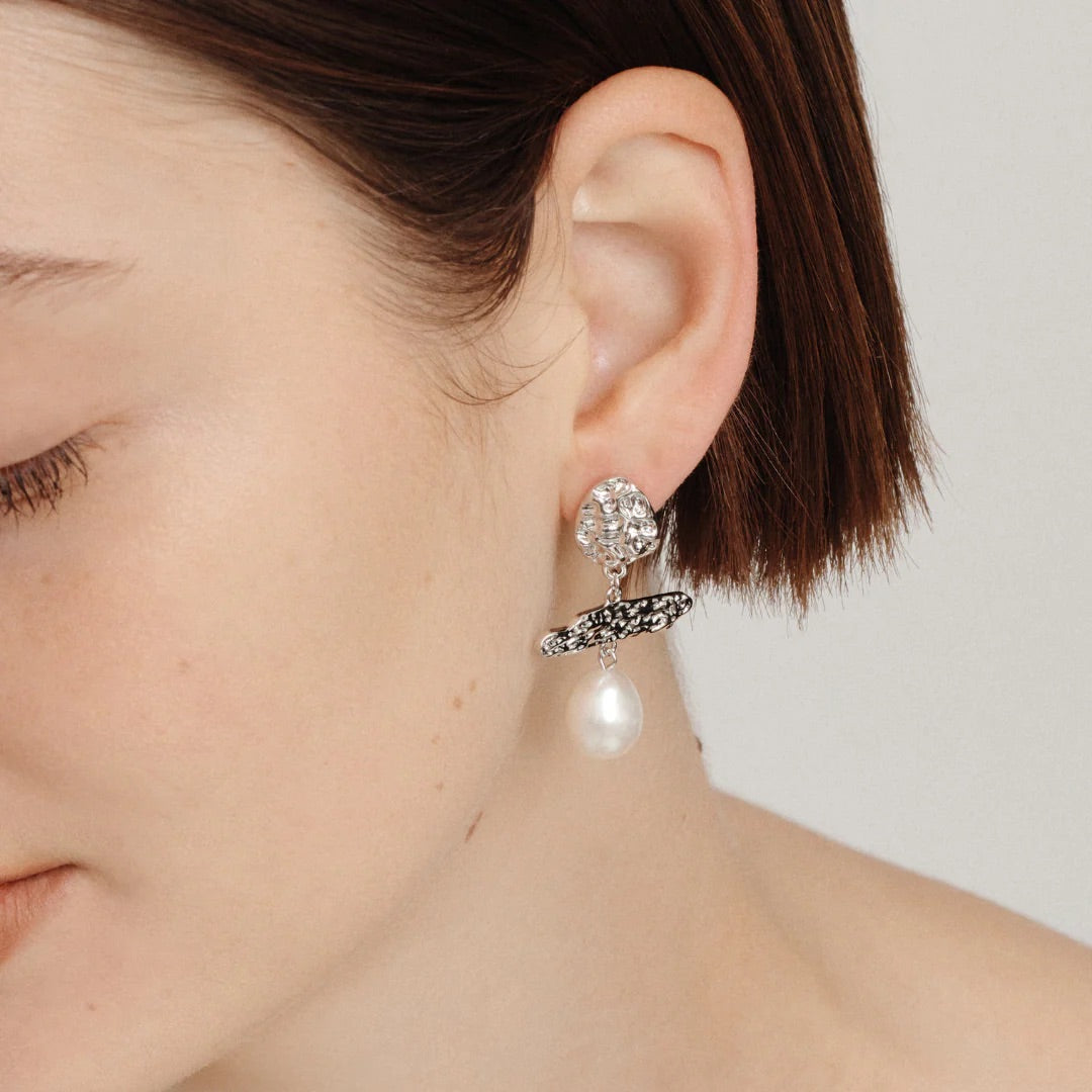GIMME - Capri Pearl Earrings - Silver