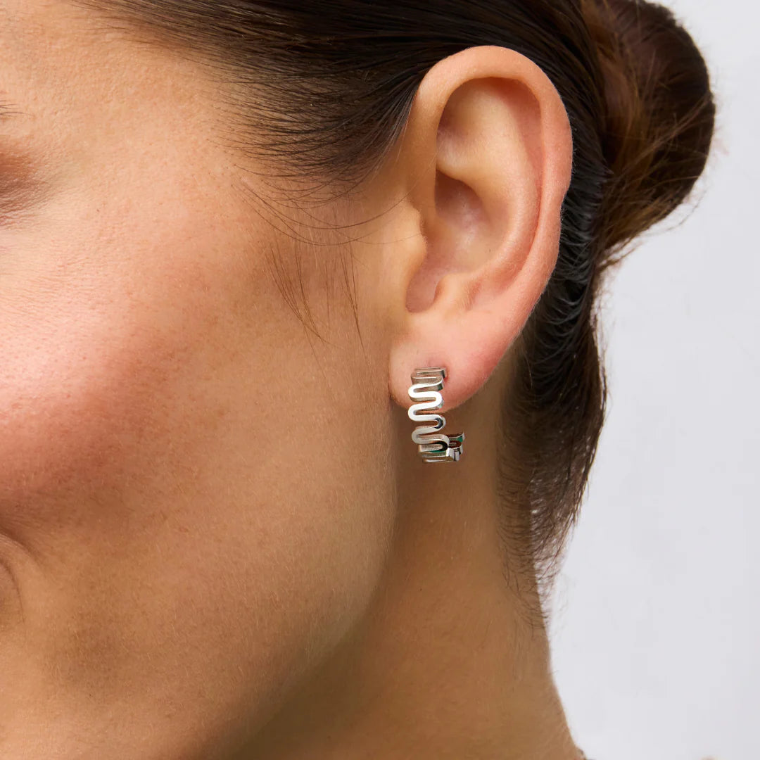 GIMME - Leigh Wavy Silver Hoops