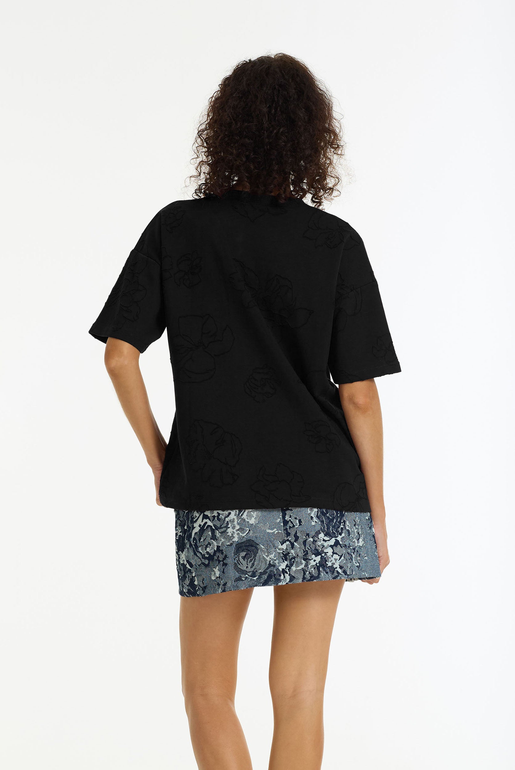 Off Duty Flora Textured Tee | Black