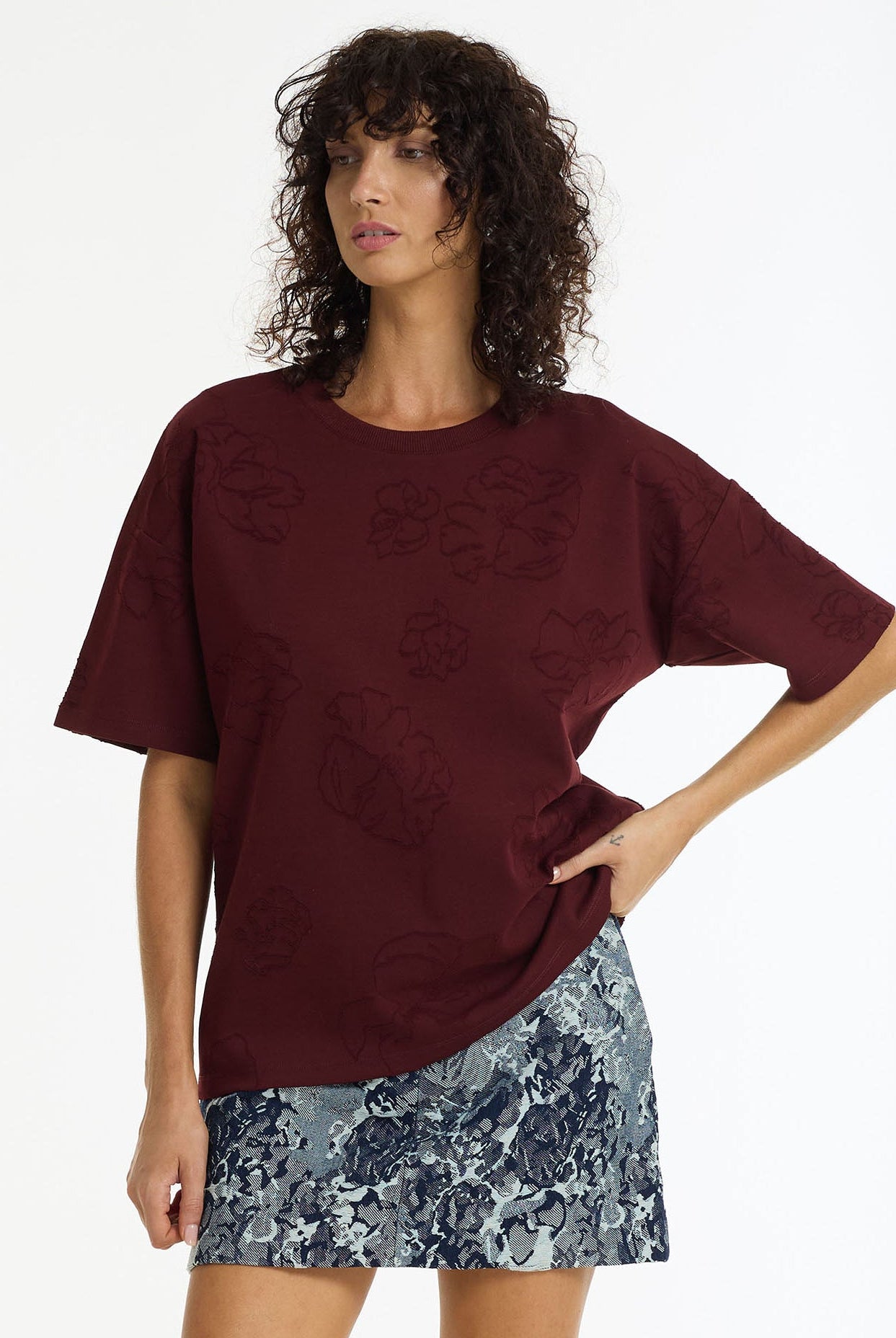 Off Duty Flora Textured Tee | Burgundy | PRE-ORDER
