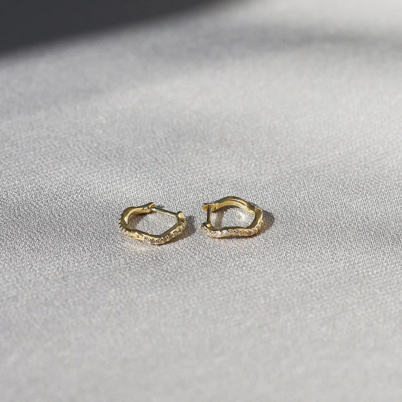 Saint Valentine - Luna Wave Huggies - Gold