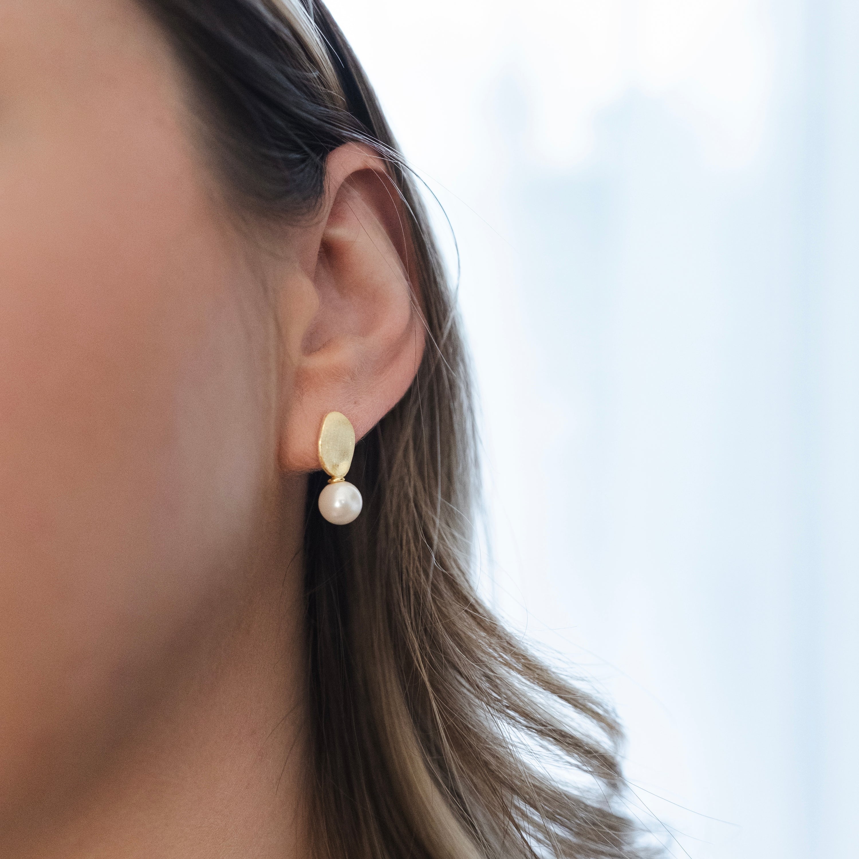 Silver Linings - Miro Pearl Earrings - Gold