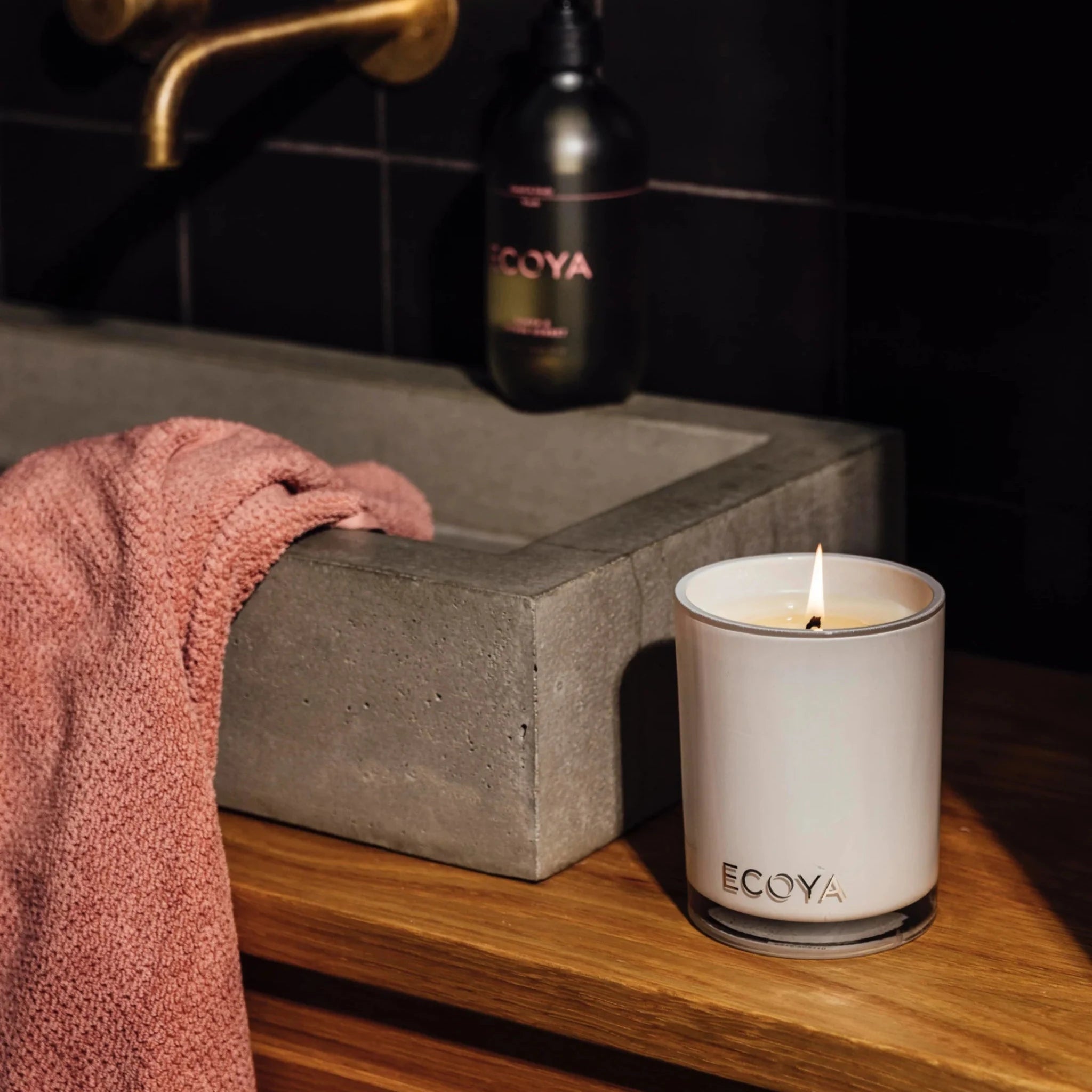 ECOYA - Guava & Lychee Sorbet Madison Candle - 400g Soy Candle